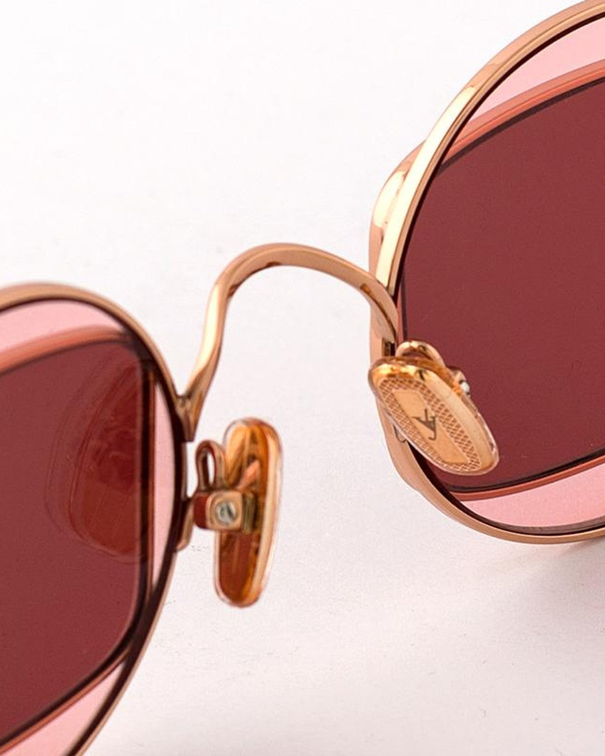 Detail of the branded nose pad and bridge on EYEPETIZER SMOOTH C.9-9 sunglasses.