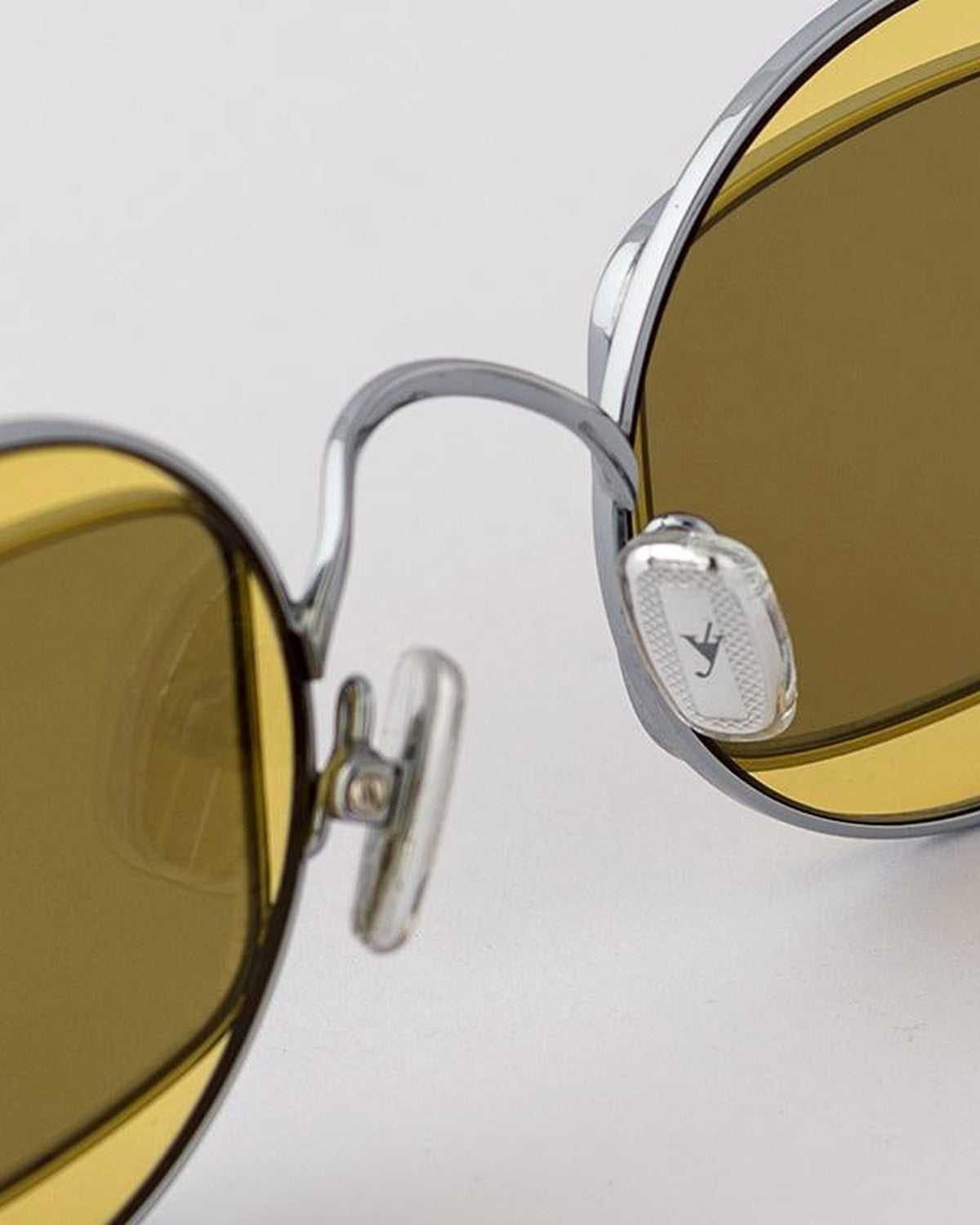 Detail of the nose bridge and logo on EYEPETIZER SMOOTH C.1-7 sunglasses.