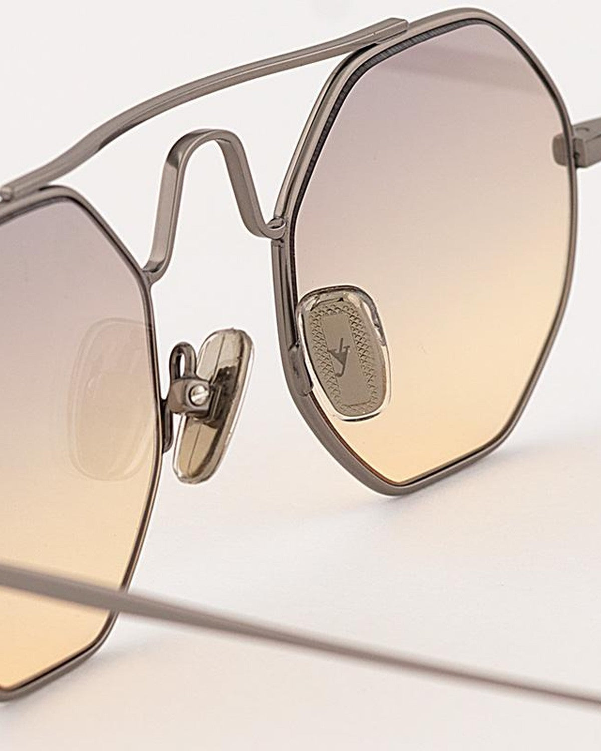Close-up of the nose bridge with branded metal plaque on EYEPETIZER SOHO C.3-19 sunglasses.