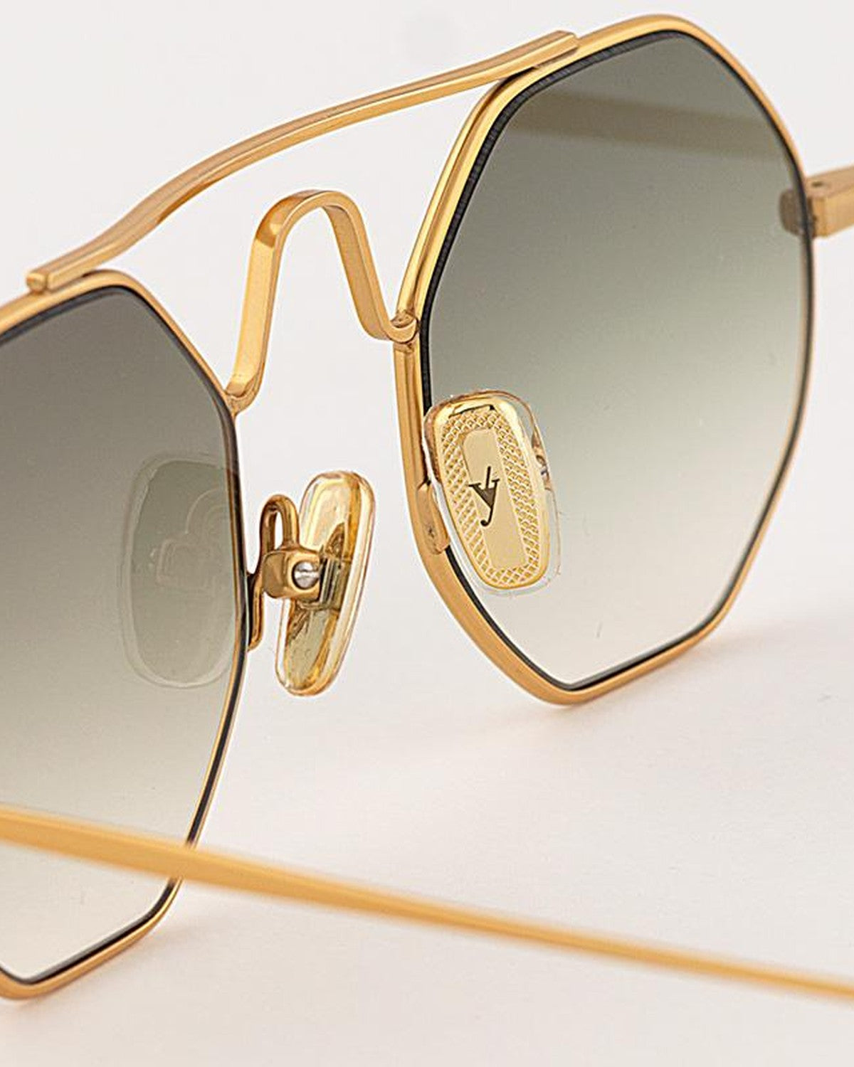 Detail of the decorative bridge and nose pad area on EYEPETIZER SOHO C.4-25 sunglasses.