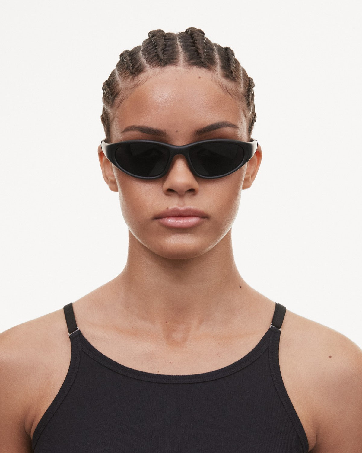 Model wearing CHIMI Split Black Black sunglasses, frontal view.