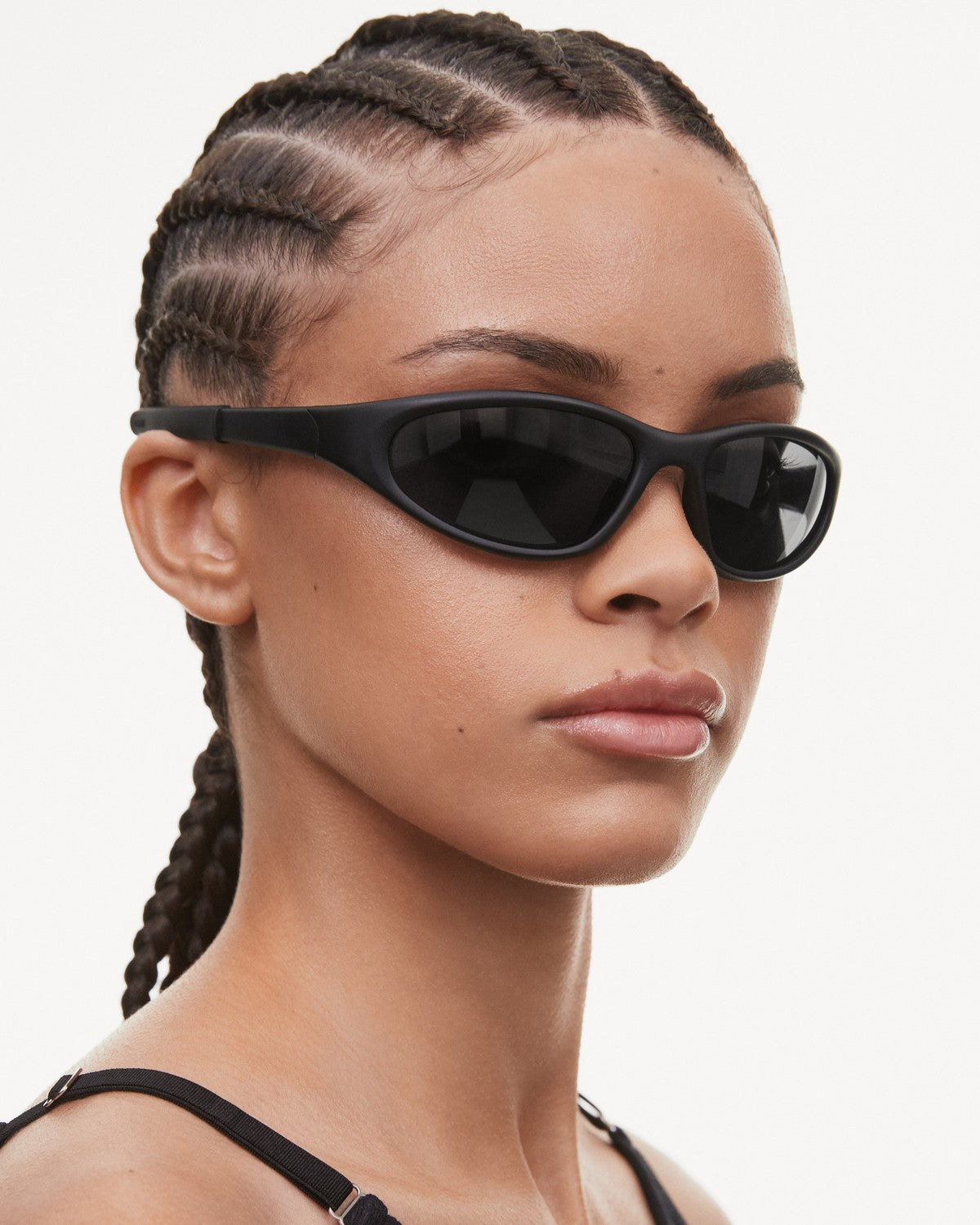 Model wearing CHIMI Split Black Black sunglasses, side view.