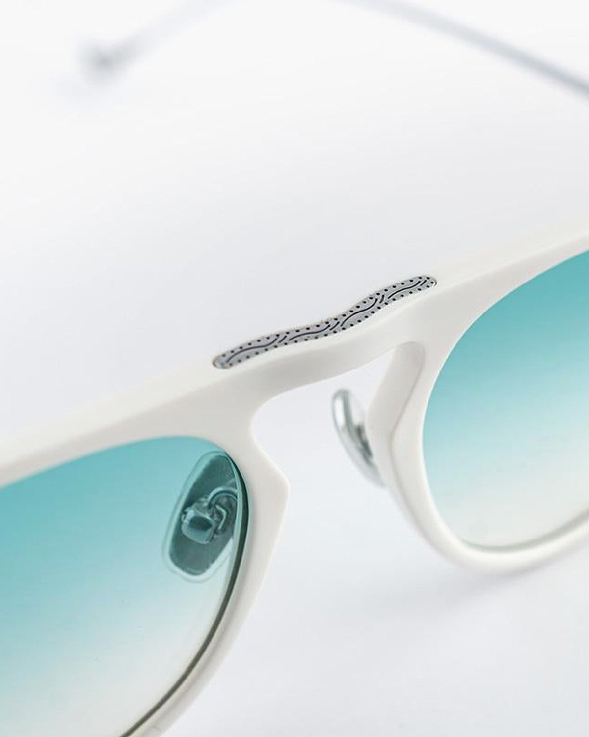 Close-up of the engraved bridge detail on EYEPETIZER STEVEN C.C-1-21 sunglasses.