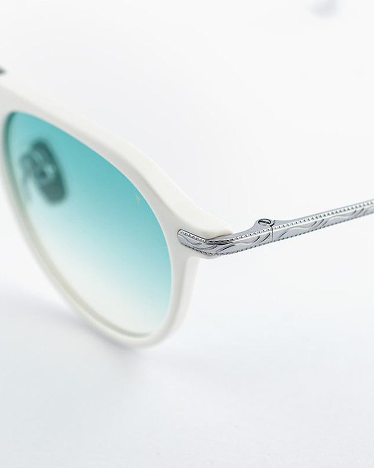 Close-up of the textured temple and hinge on EYEPETIZER STEVEN C.C-1-21 sunglasses.