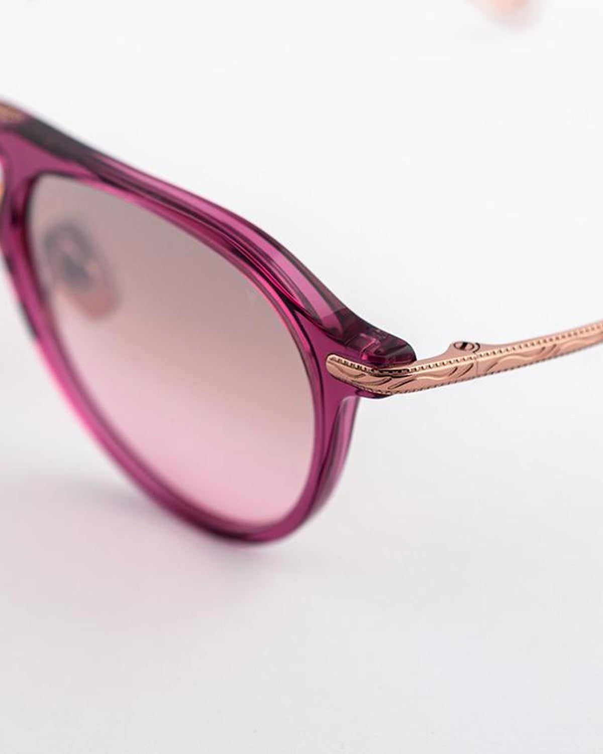 Detail of the temple hinge connection on EYEPETIZER STEVEN C.N/N-9-44F sunglasses.