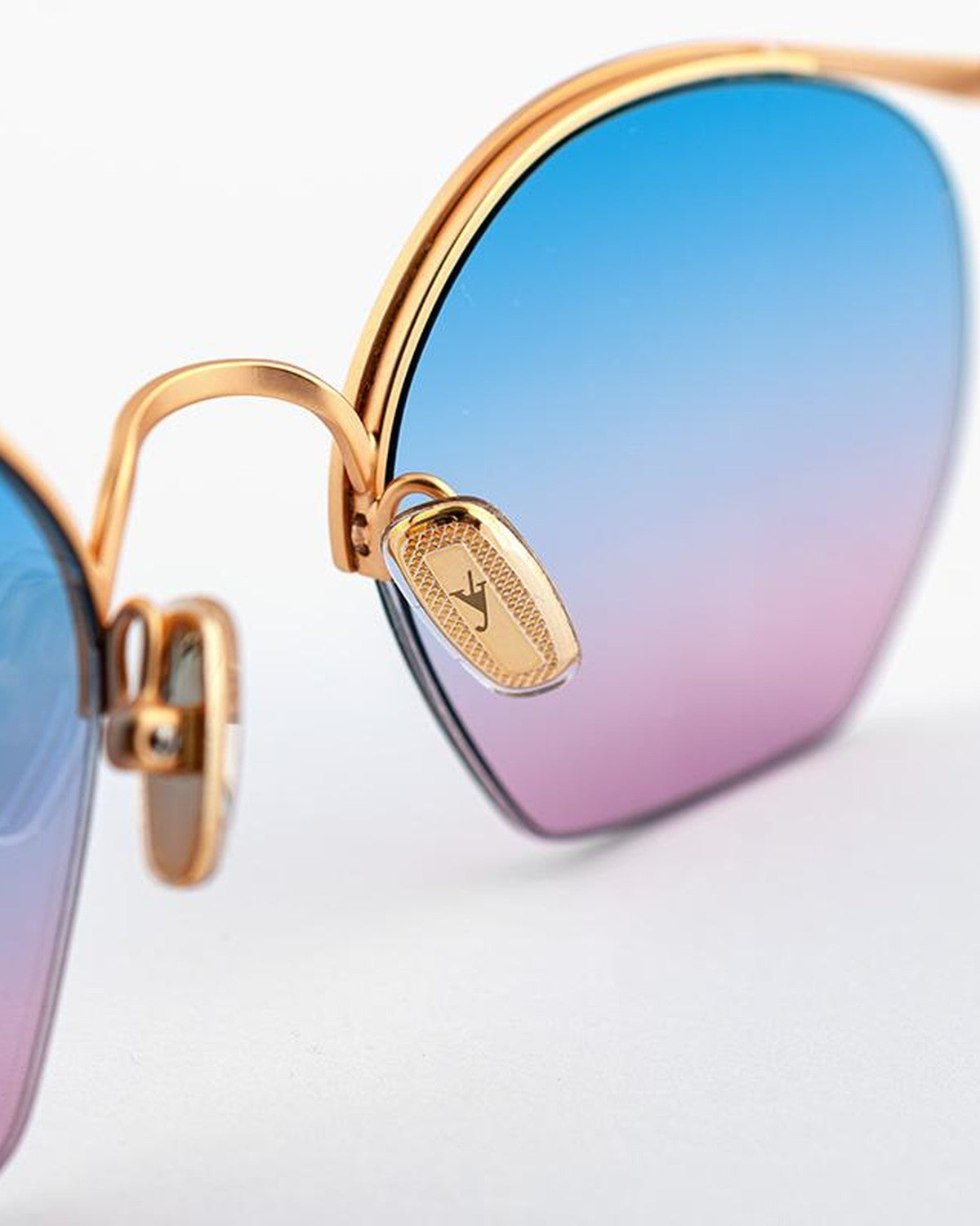 Detail of the engraved logo on the temple tip of EYEPETIZER TIBERIO C.4-OP-42F sunglasses.
