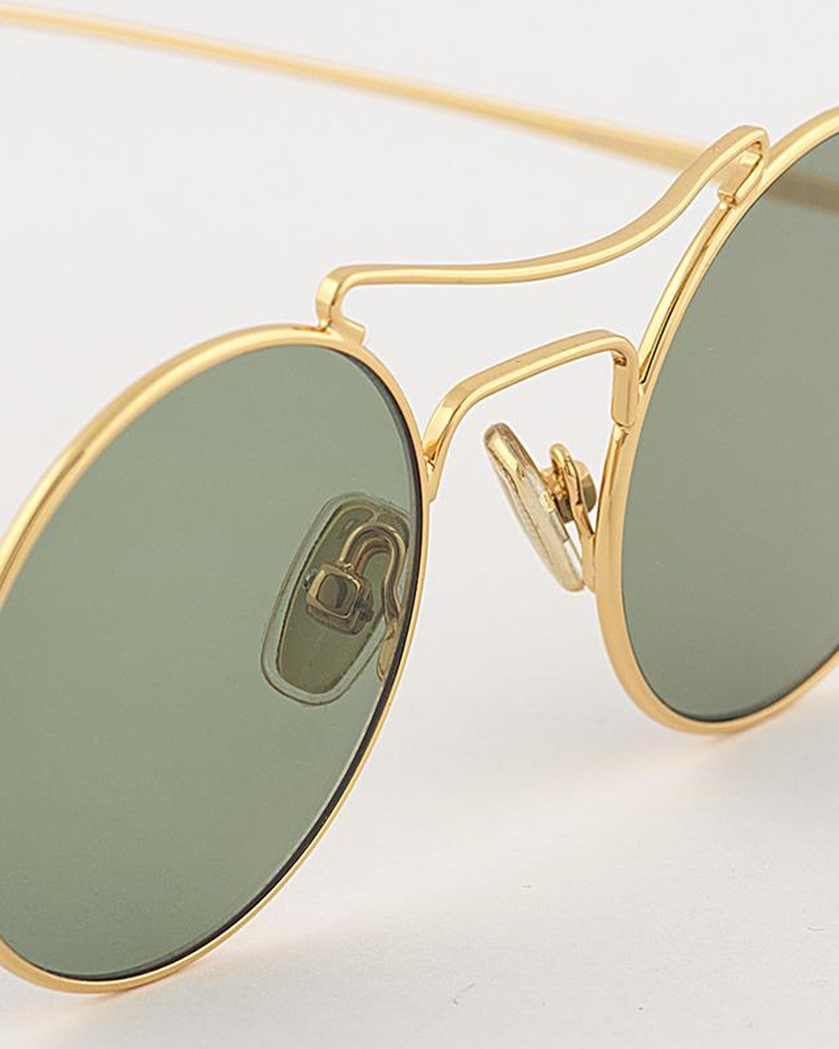 Close-up of the double bridge and nose pad on EYEPETIZER VESPUCCI C.4-64 sunglasses.