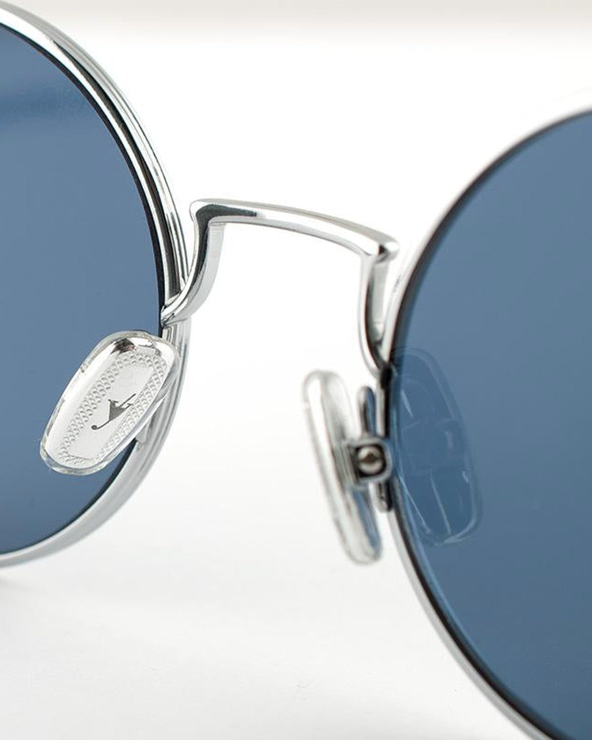 Detail of the bridge and nose pads on EYEPETIZER WILLIAM C.1-39 sunglasses.