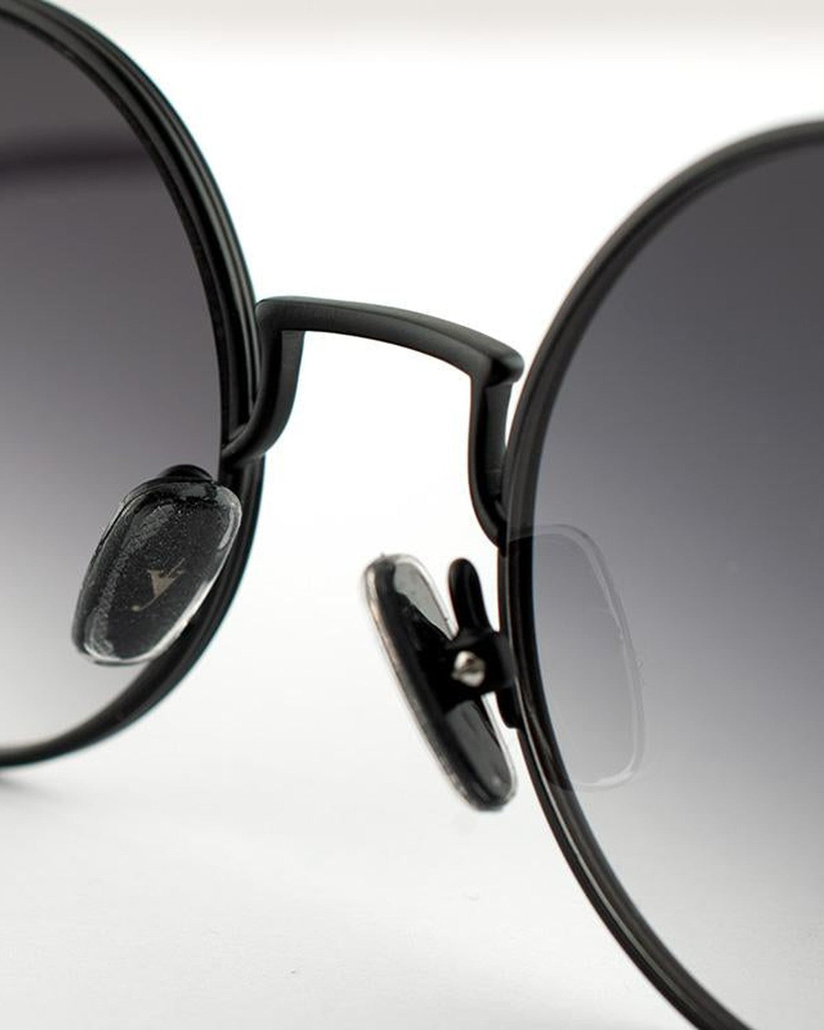 Detail of the nose bridge and adjustable nose pads on EYEPETIZER WILLIAM C.6-27 sunglasses.