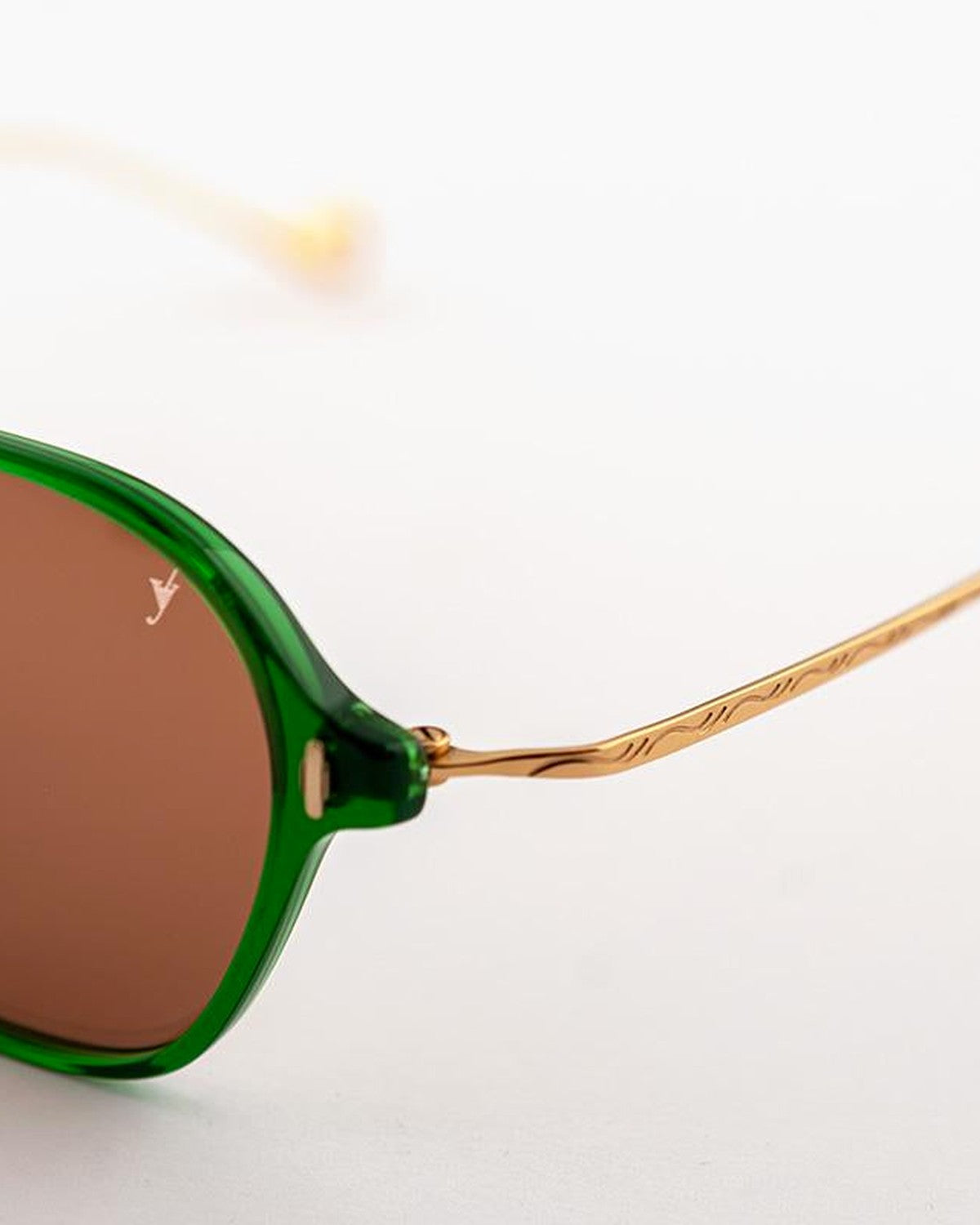 Close-up of the textured gold temple and green front of EYEPETIZER WINDSOR C.O/O-4-45 sunglasses.