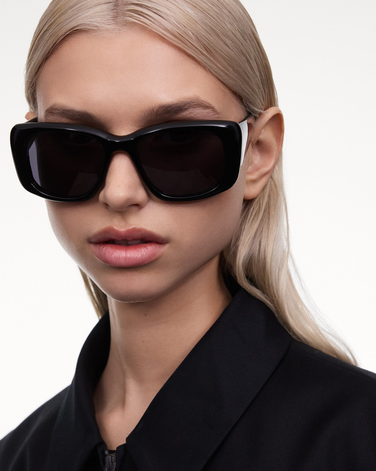Model wearing CHIMI X15 Black Black sunglasses in a three-quarter portrait.
